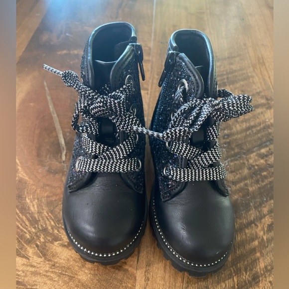Adorable Sparkle Black Toddler Boots - Olive & Edie - Caitie - Size 7 - Picture 4 of 11